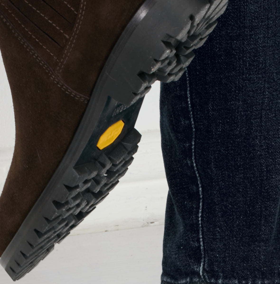 Men Ola Vibram Boot Suede Brown