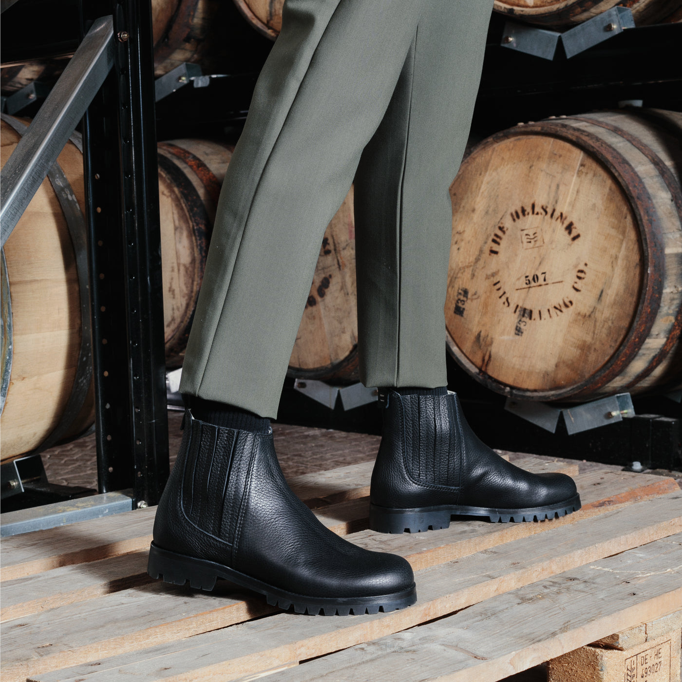 Men Chelsea Vibram Boot Black