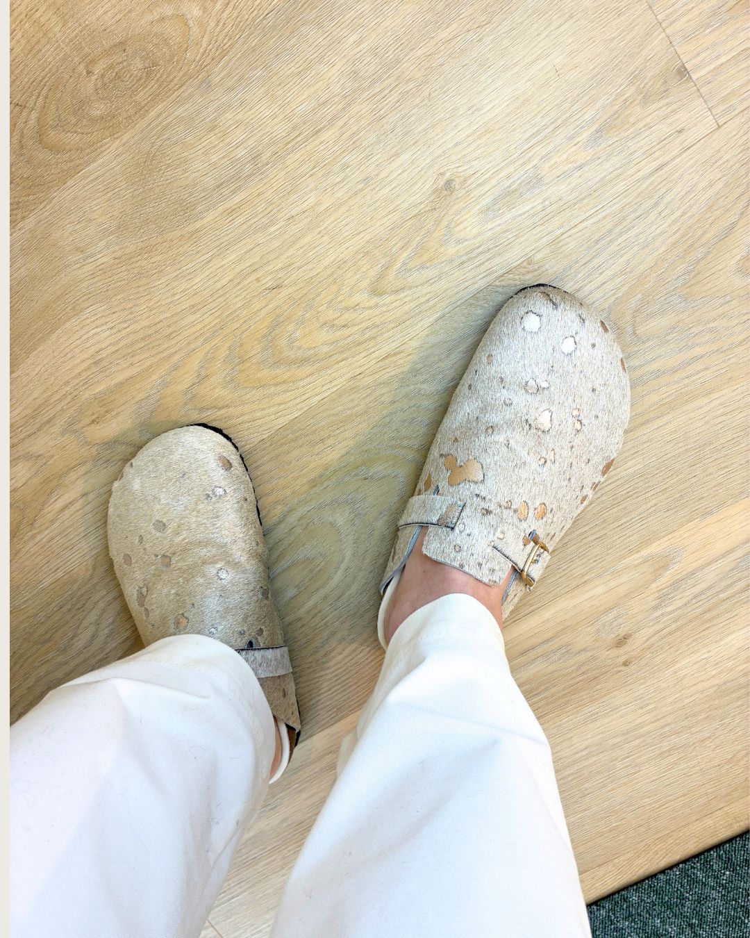 Mary fussbett clog gold & white