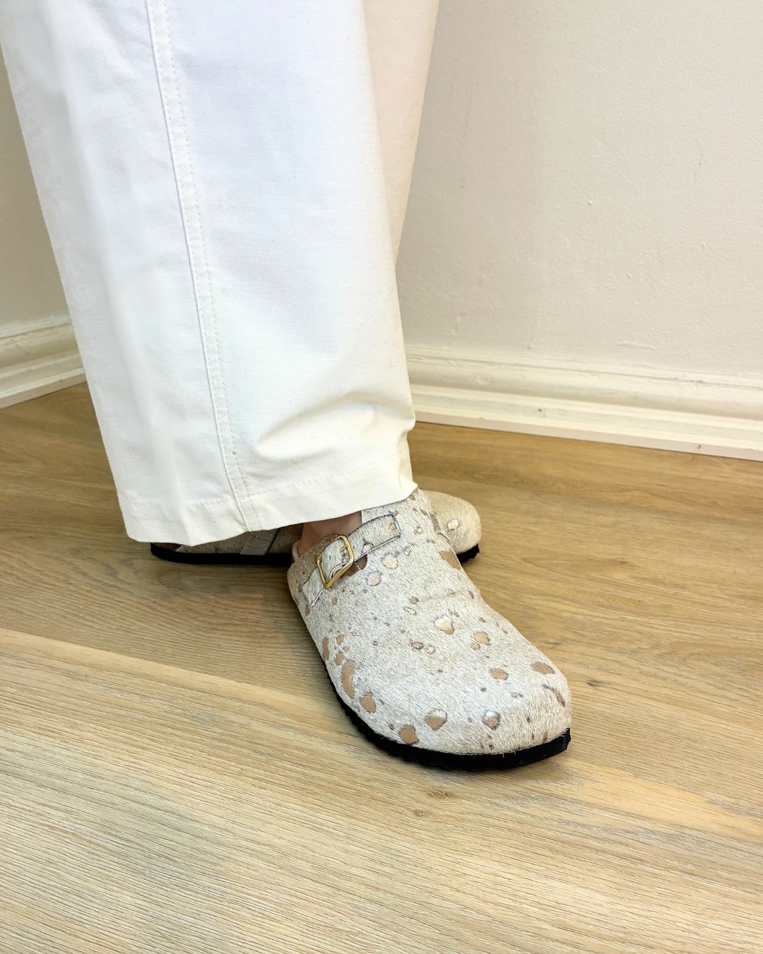 Mary fussbett clog gold & white