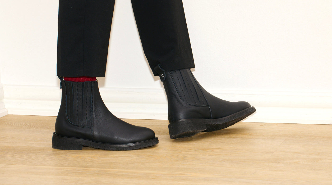 Chelsea crepe boot black