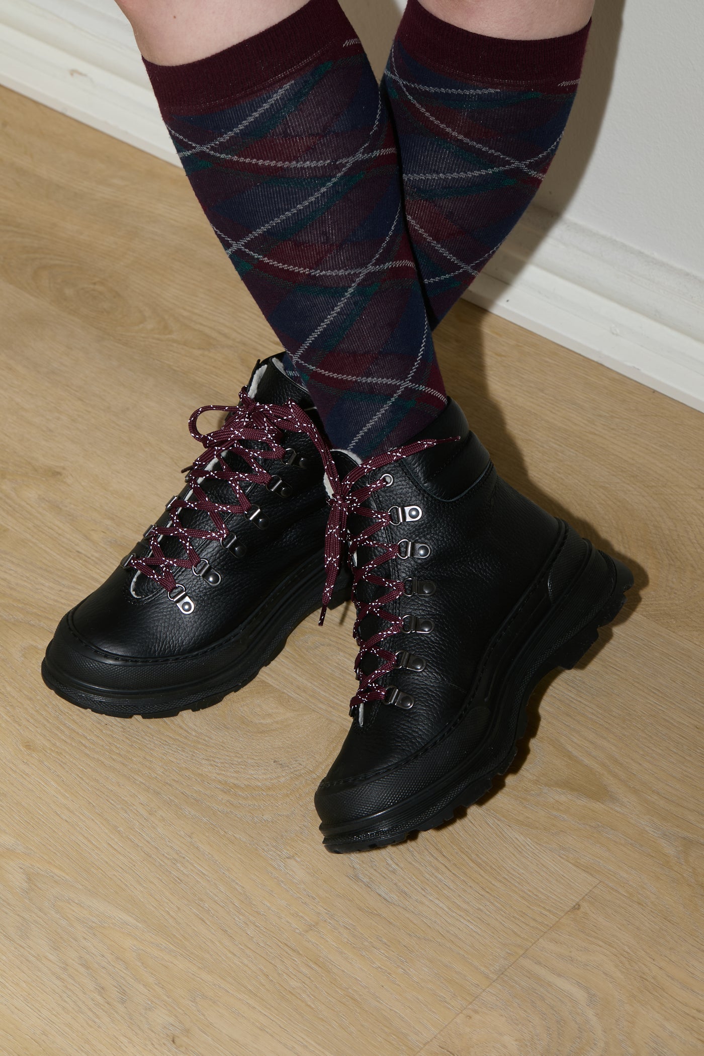 Saana hiking boot burgundy black