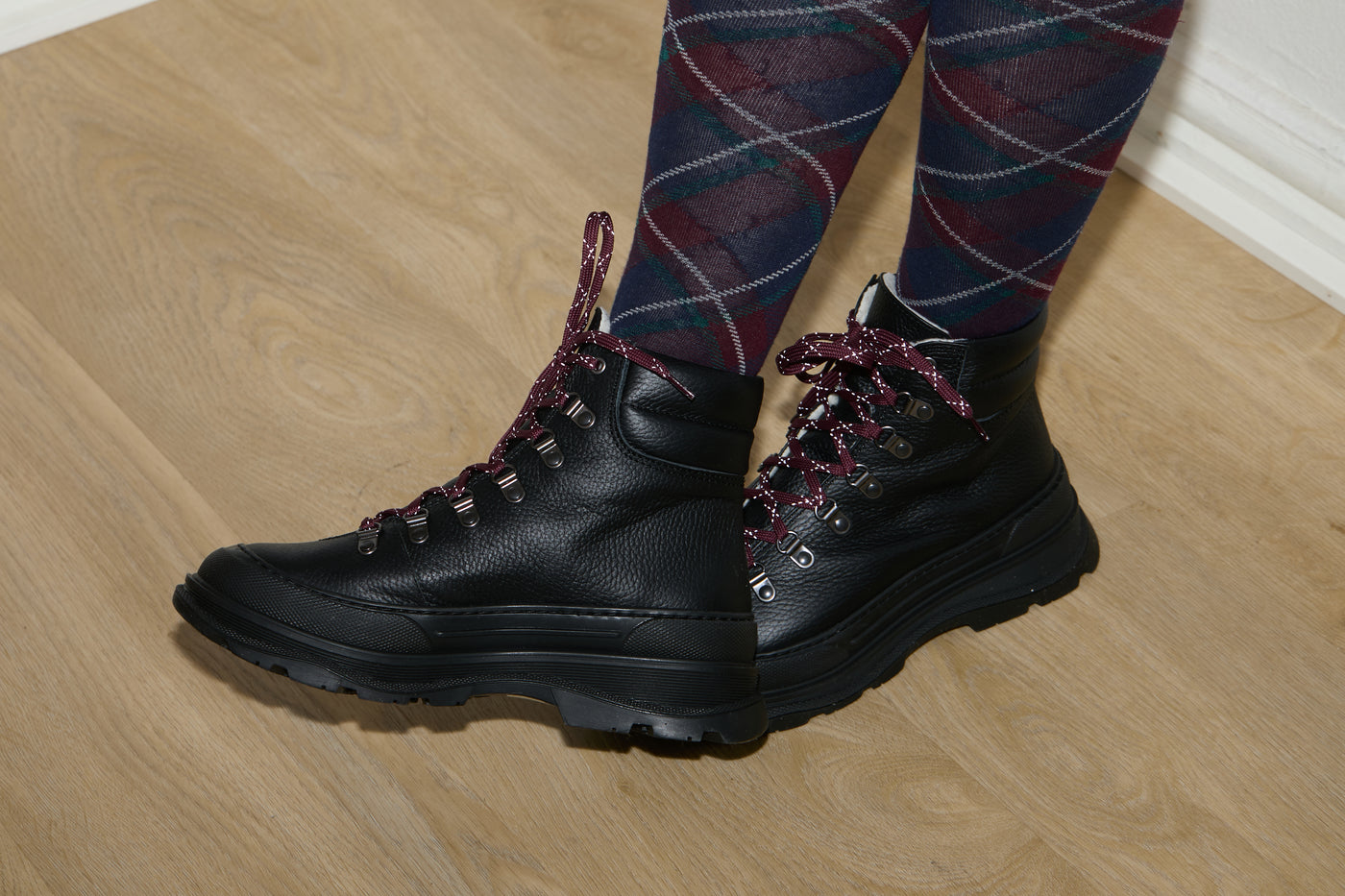 Saana hiking boot burgundy black