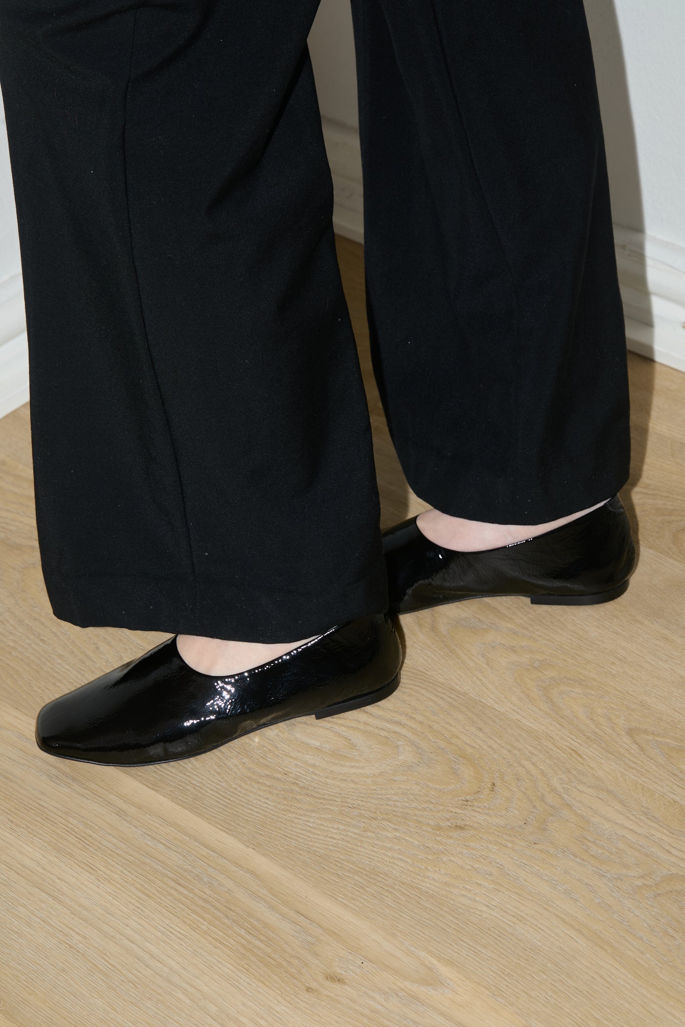 Ursula -ballerina kiiltonahka musta