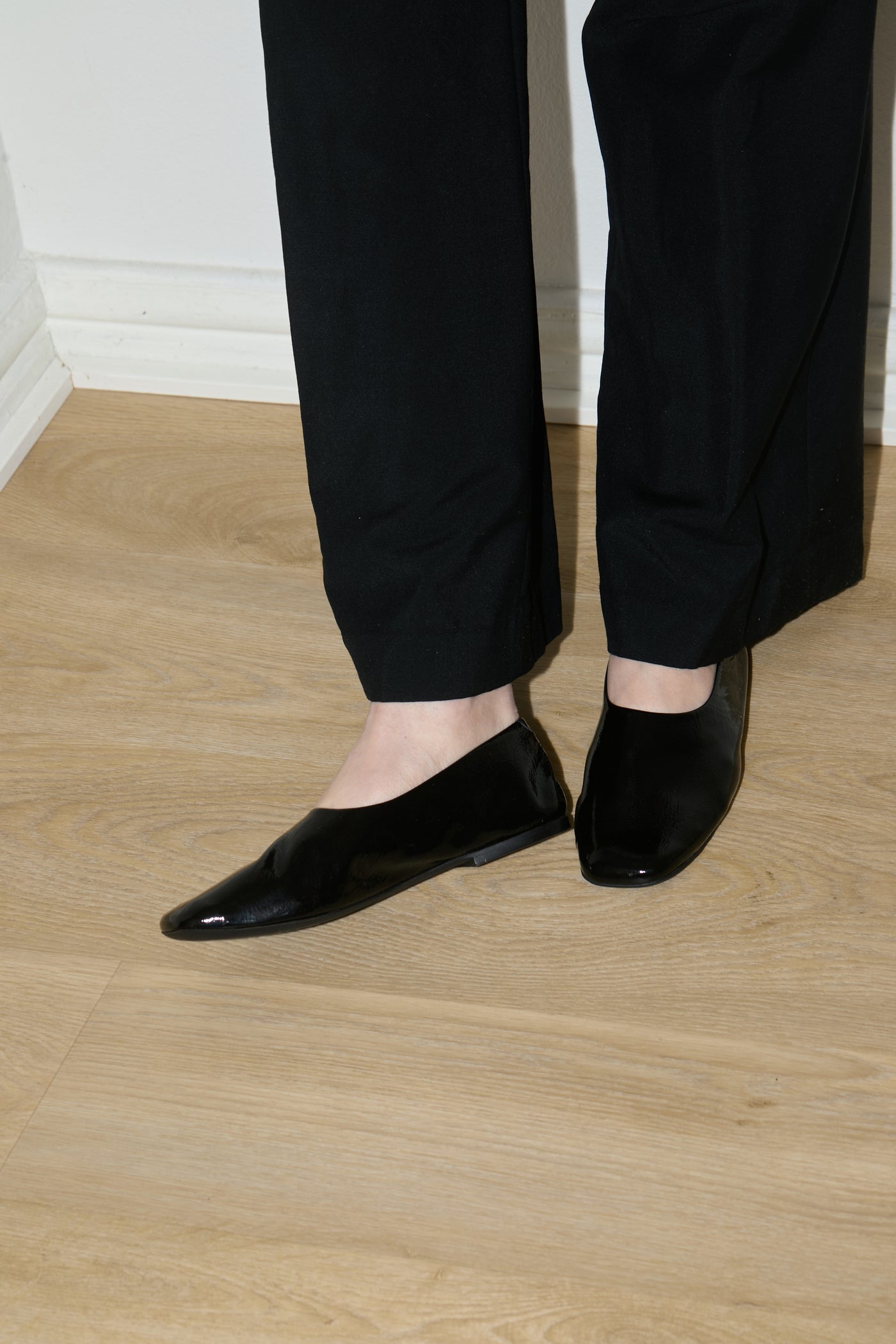 Ursula -ballerina kiiltonahka musta