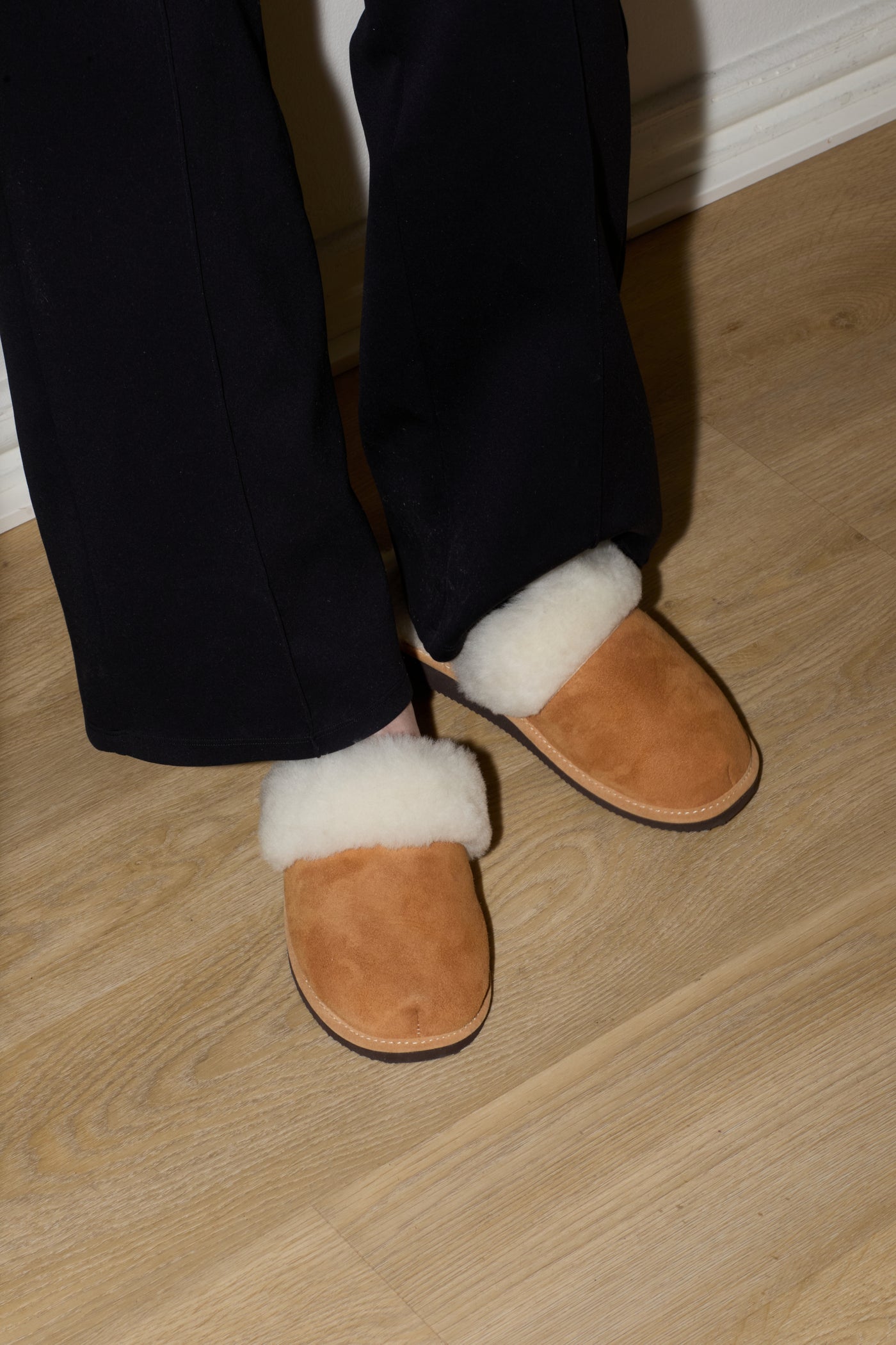David shearing sheepskin cognac slipper