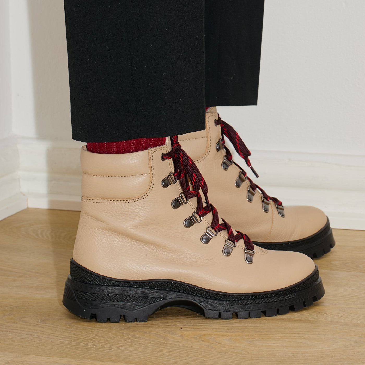 Saana hiking boot beige