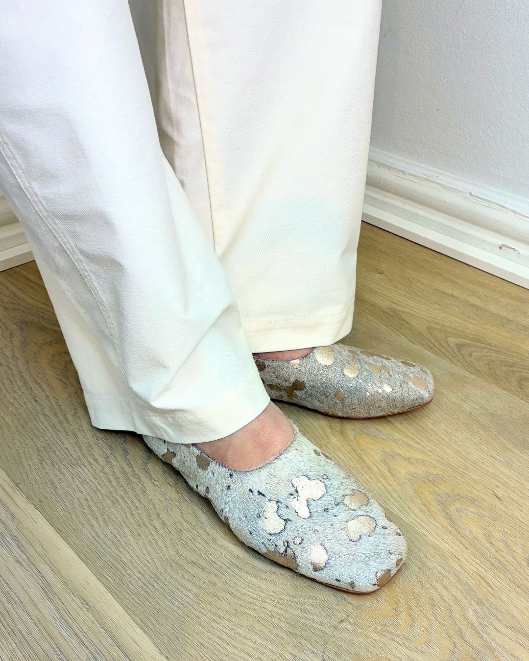 Ursula ballerina calf hair gold & white